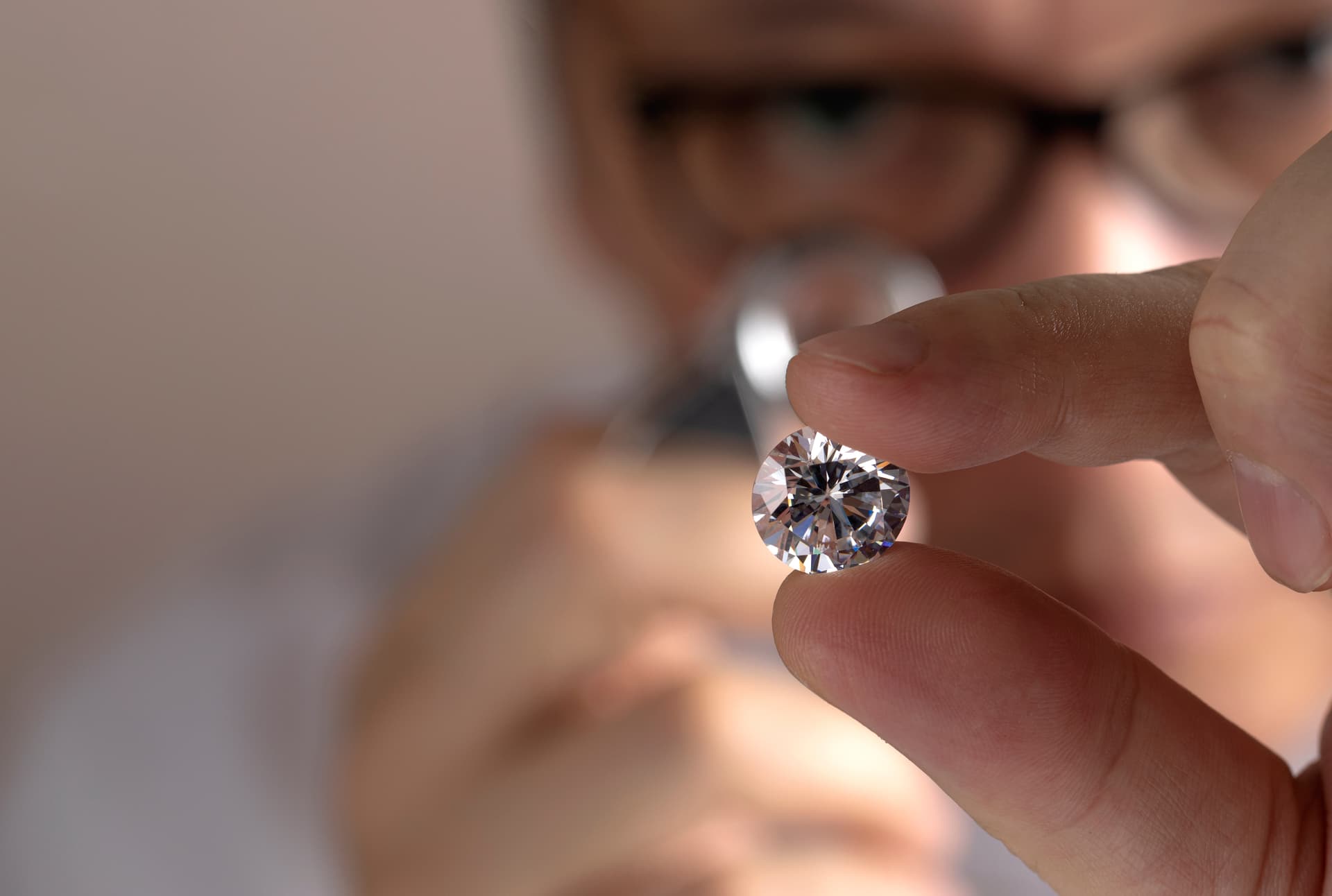 Gemological examination of certified diamonds in Geneva